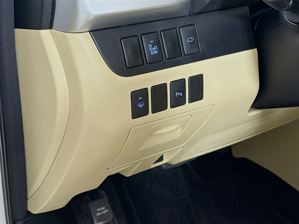 Thumbnail: 2014 Toyota Highlander - 10