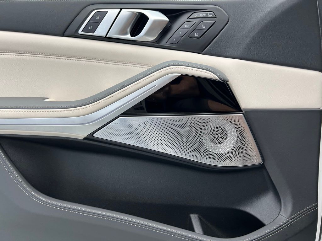 Thumbnail: 2025 BMW X7 - 22