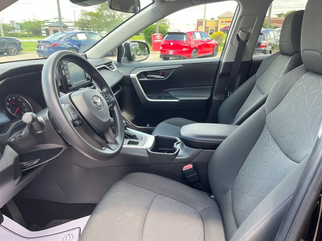 2022 Toyota RAV4 XLE photo