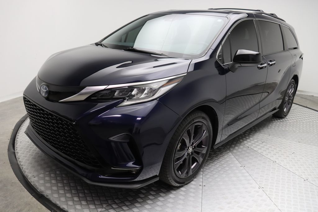 2022 Toyota Sienna XSE 2