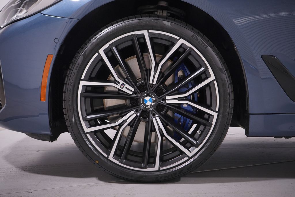 Thumbnail: 2023 BMW 5 Series - 2