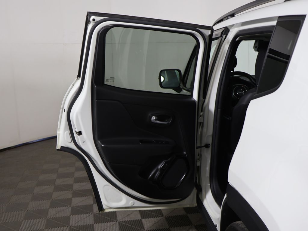 Used 2018 White Jeep Latitude image 18