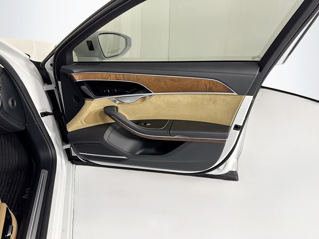 Thumbnail: 2019 Audi A8 - 26