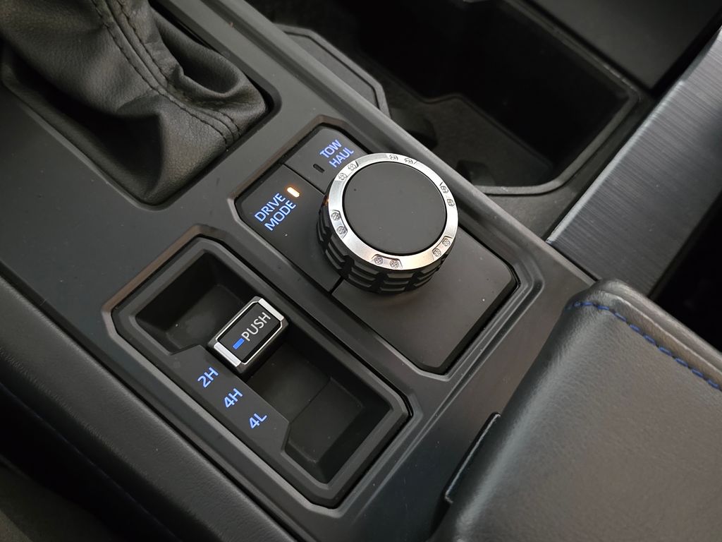 Used 2024  Toyota Platinum image 33