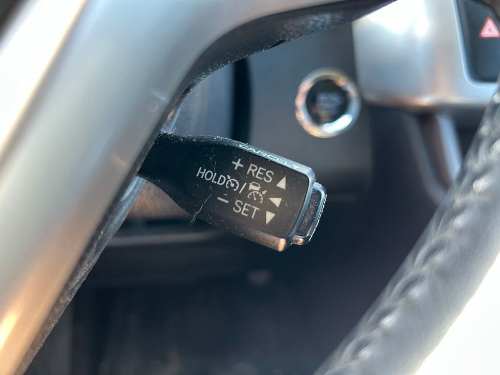 Thumbnail: 2017 Toyota Highlander - 24