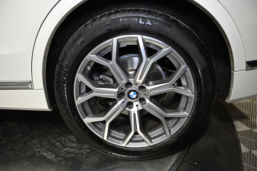 Thumbnail: 2024 BMW X7 - 12