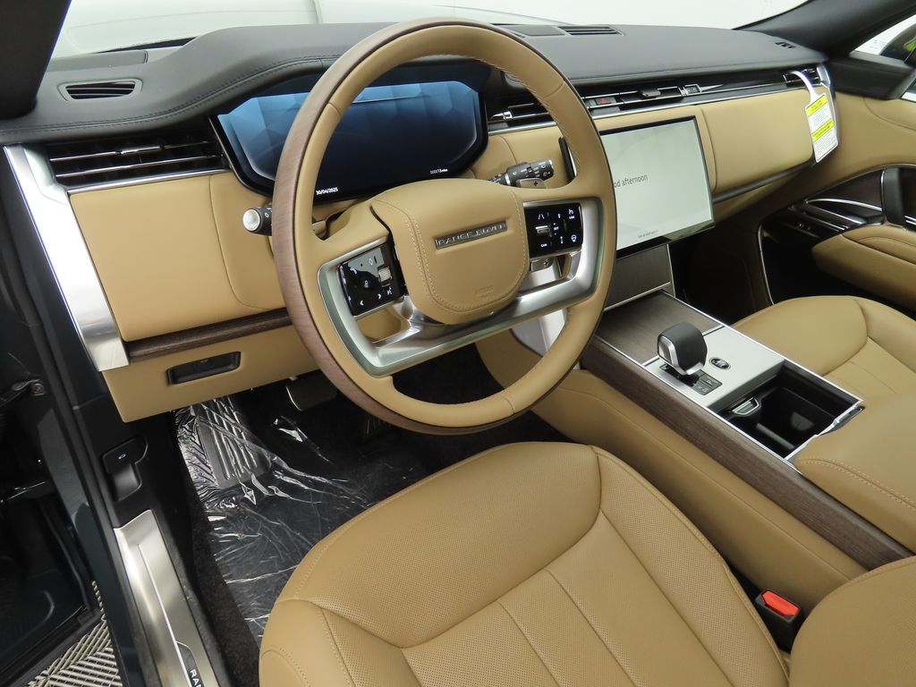 2025 Land Rover Range Rover SE 9