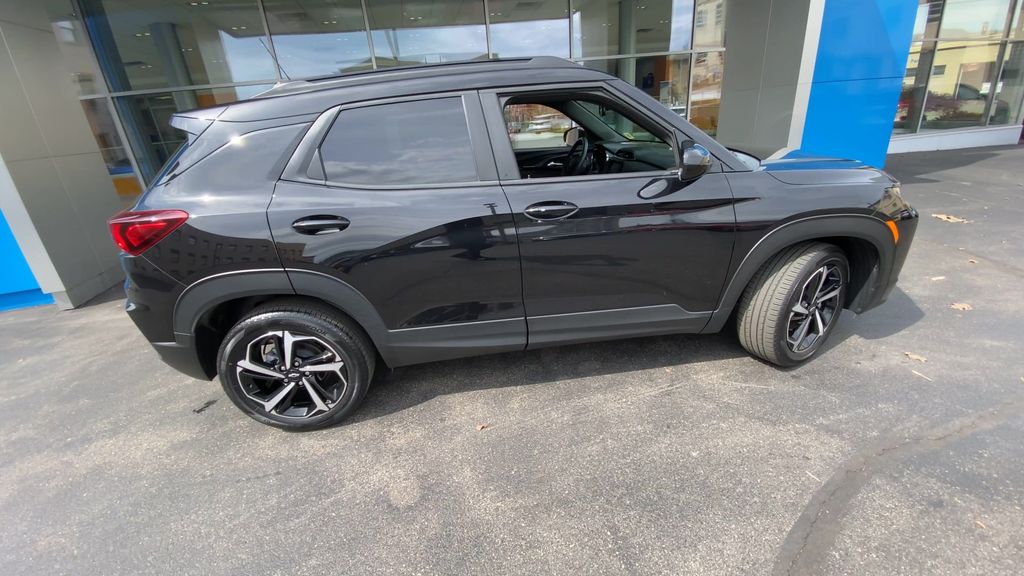 Additional photo of vehicle.