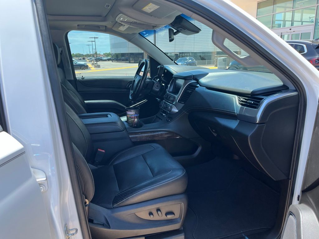 Thumbnail: 2019 Chevrolet Tahoe - 3