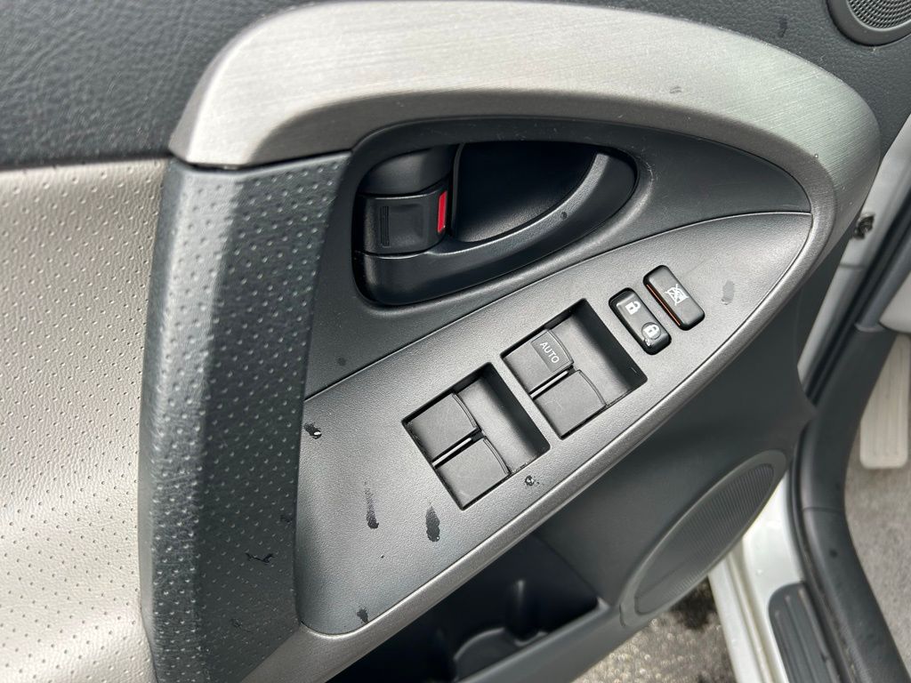 2012 Toyota RAV4 Limited 26