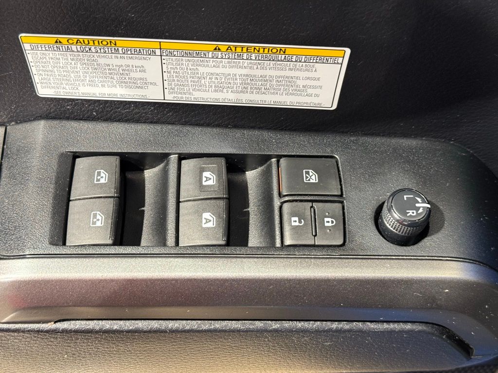 Thumbnail: 2019 Toyota Tacoma - 15