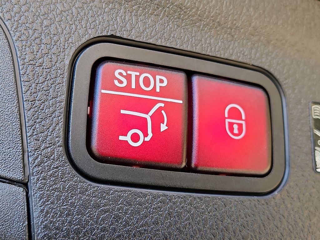 Thumbnail: 2025 Mercedes-Benz GLE - 28