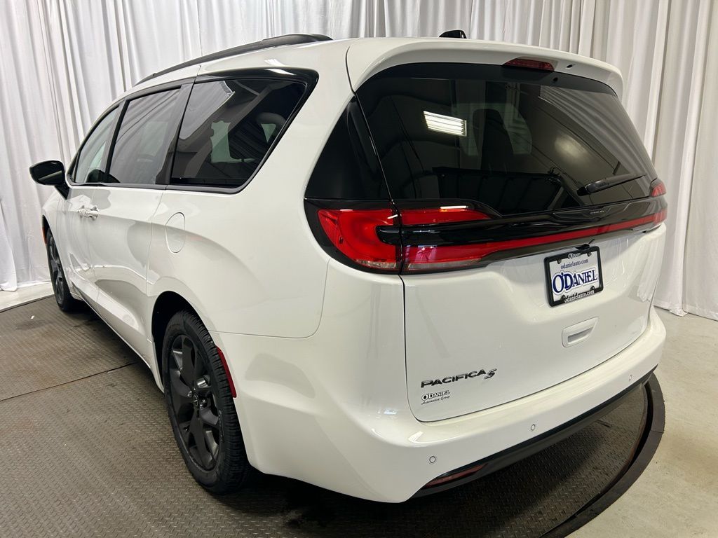 new 2026 Chrysler Pacifica car, priced at $44,999