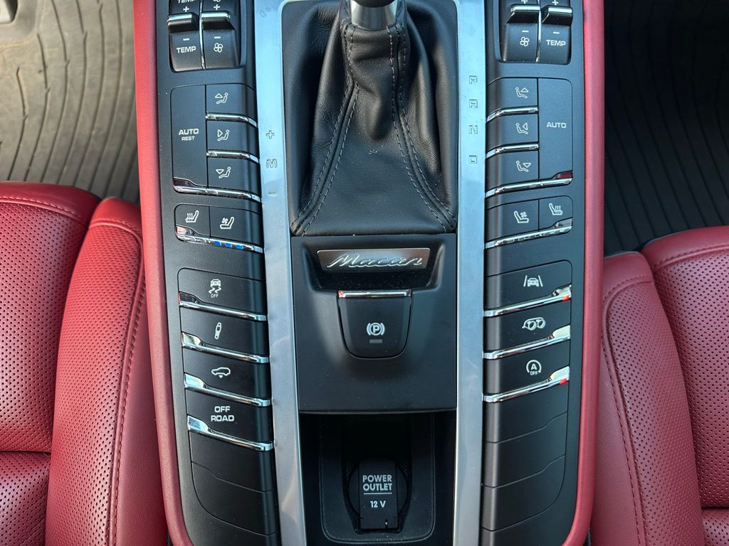 Thumbnail: 2020 Porsche Macan - 26