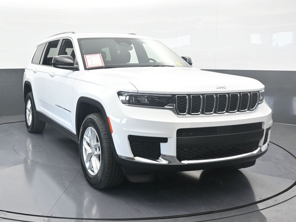 Used 2024 Bright White Clearcoat Jeep Laredo image 9