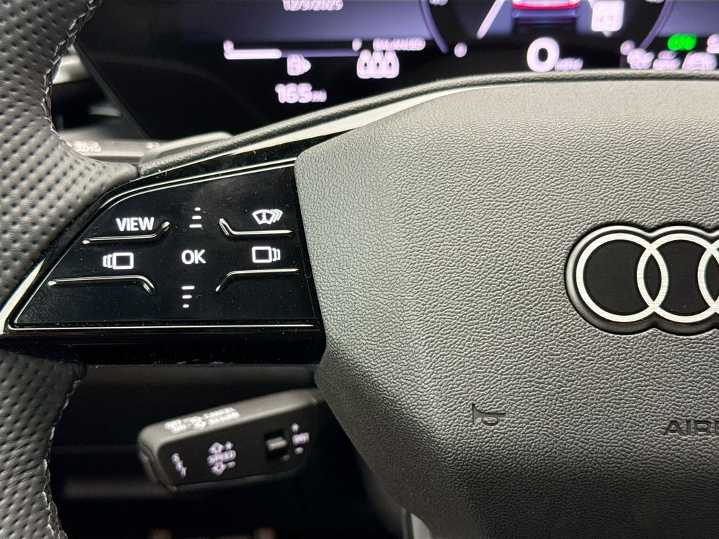 Thumbnail: 2025 Audi SQ5 - 11