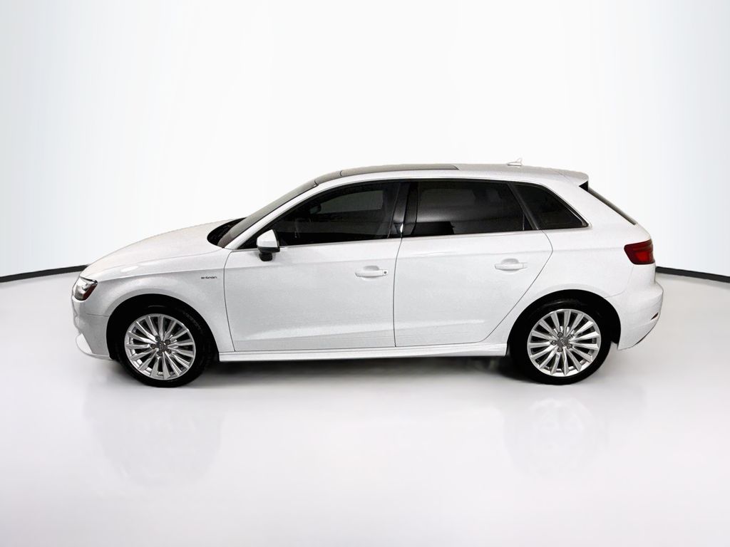 Thumbnail: 2018 Audi A3 e-tron - 8