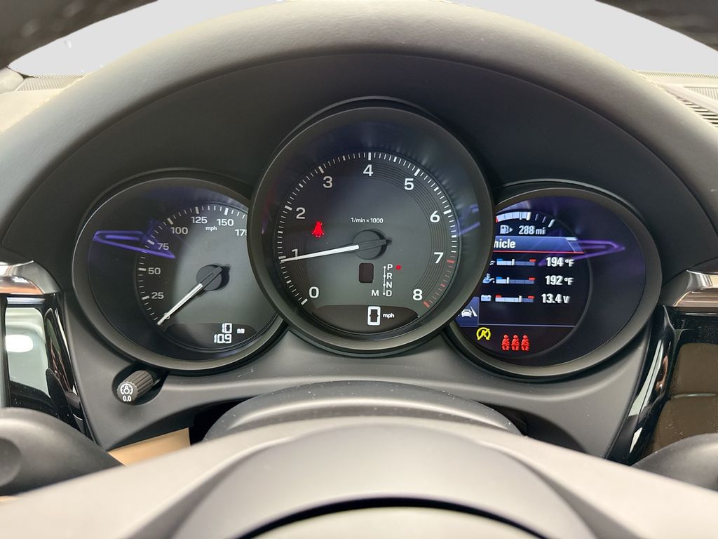 Thumbnail: 2026 Porsche Macan - 31