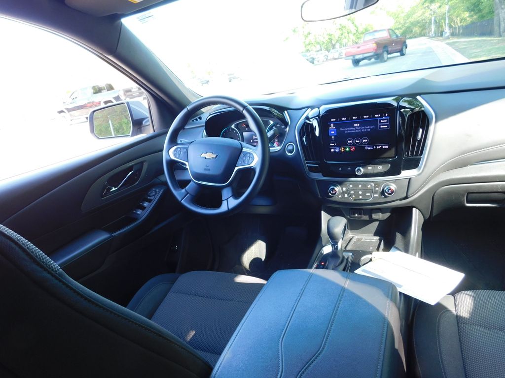 Thumbnail: 2023 Chevrolet Traverse - 6