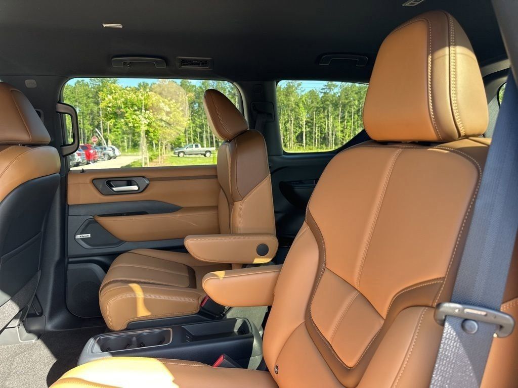 2025 Aspen White Tricoat Nissan Armada SL RWD SUV