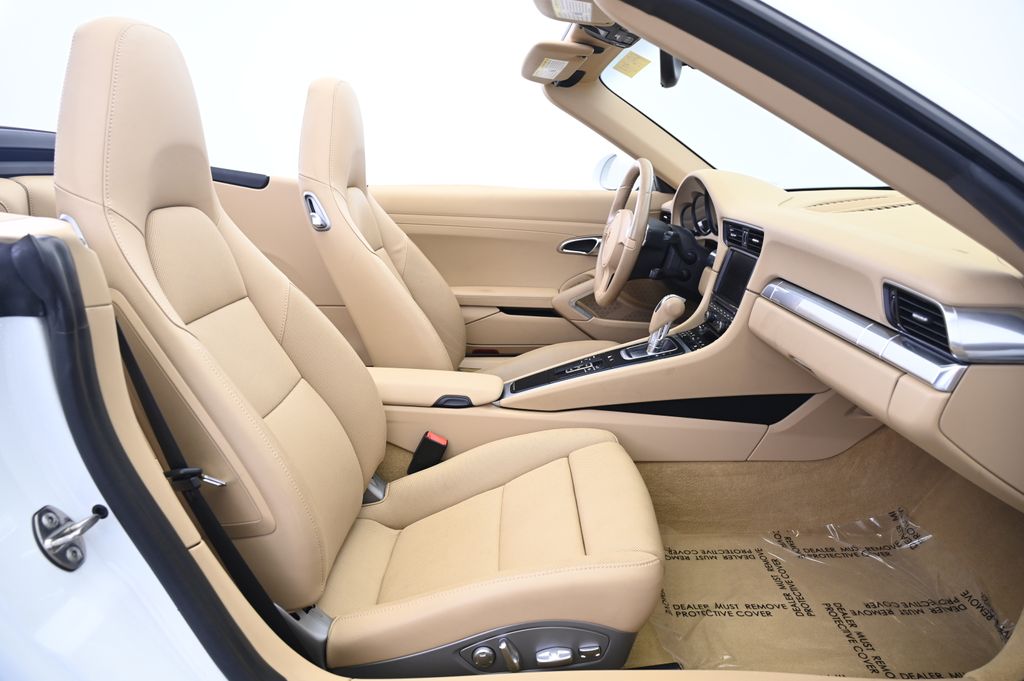 Thumbnail: 2015 Porsche 911 - 22