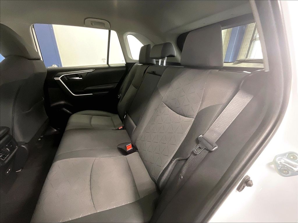 2024 Toyota RAV4 — photo 15