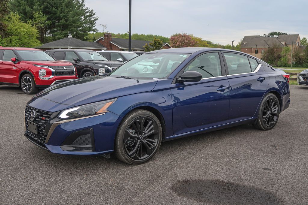2023 Nissan Altima SR FWD