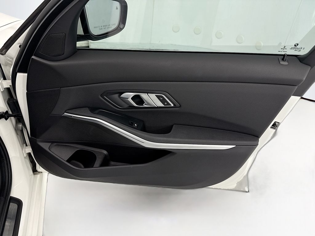 Thumbnail: 2021 BMW 3 Series - 24