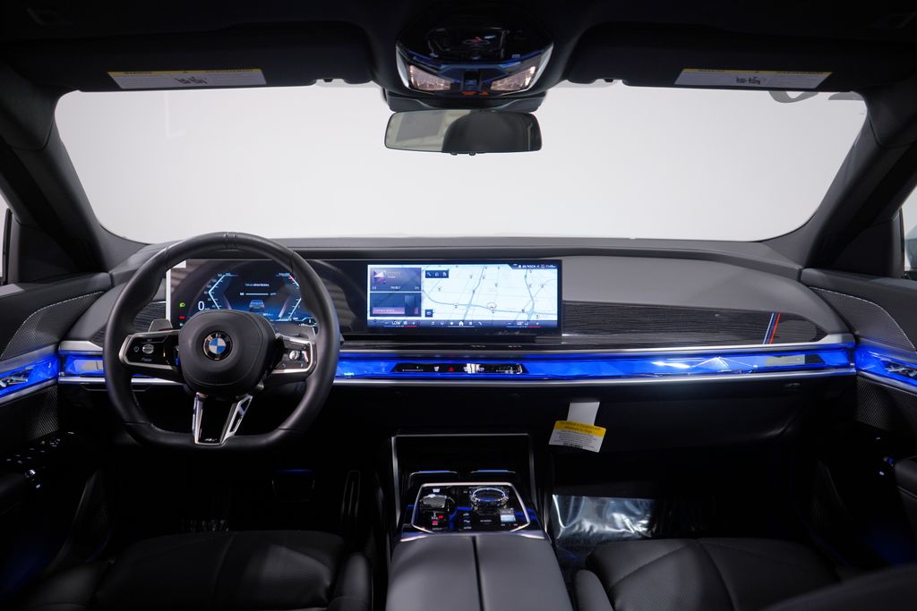 Thumbnail: 2025 BMW 7 Series - 10
