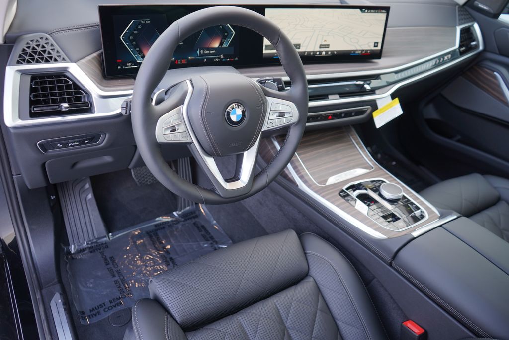 2025 BMW X7 xDrive40i 12