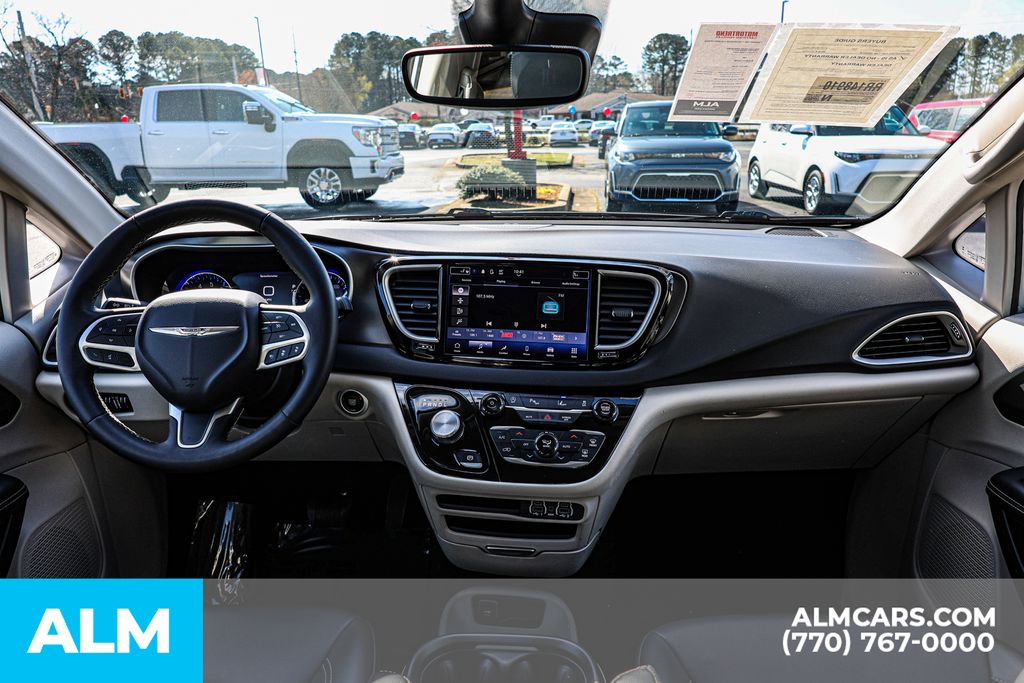 Used 2024 Silver Chrysler Touring L image 32