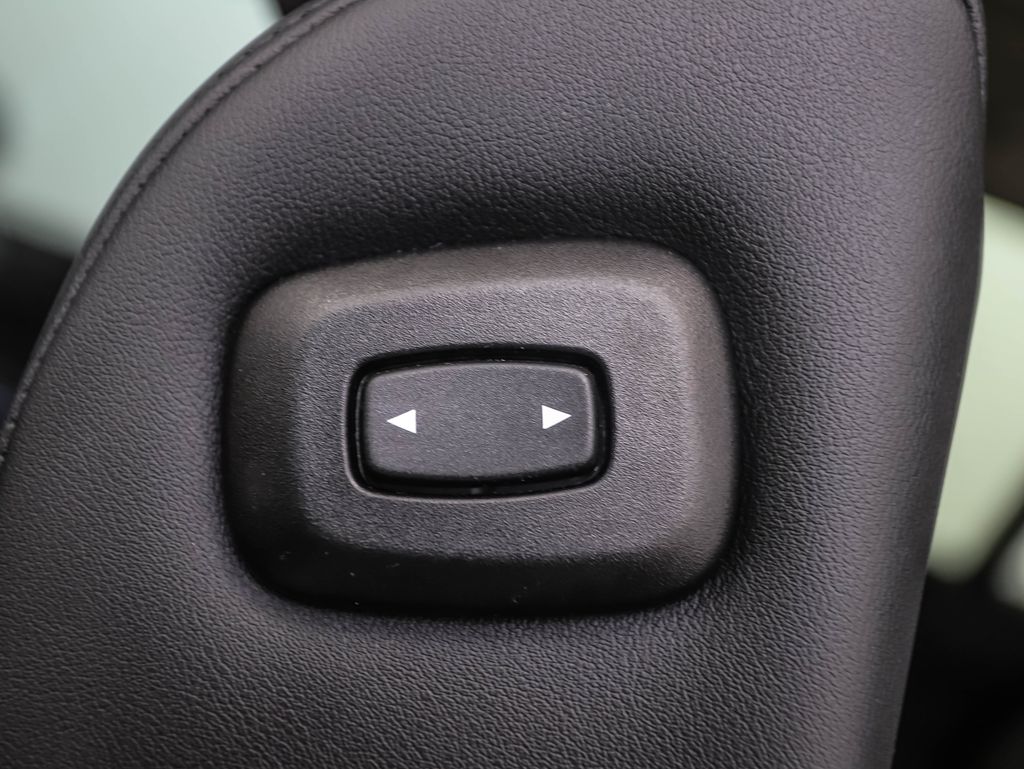 Thumbnail: 2025 BMW X7 - 26