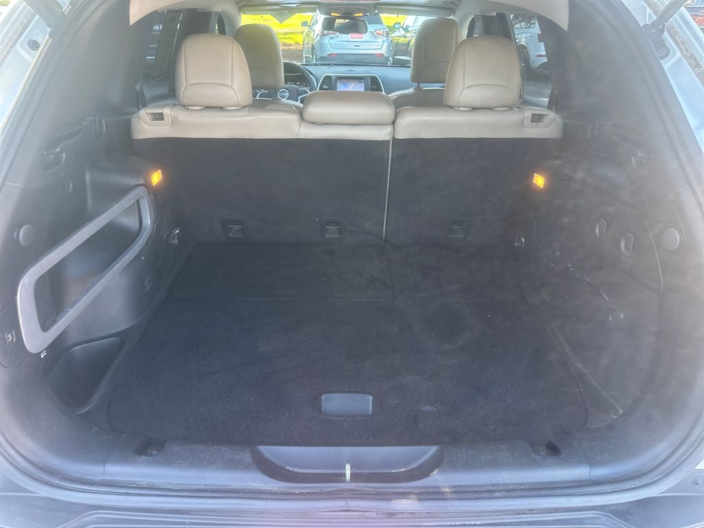 Used 2015 White Jeep Limited image 25