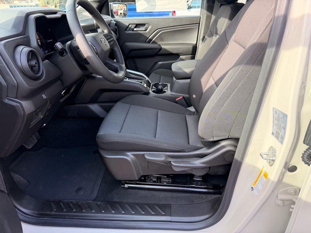 View vehicle photo 7