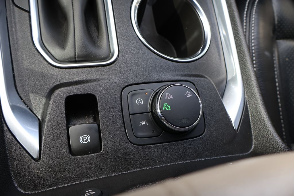 2022 Chevrolet Traverse LS 28