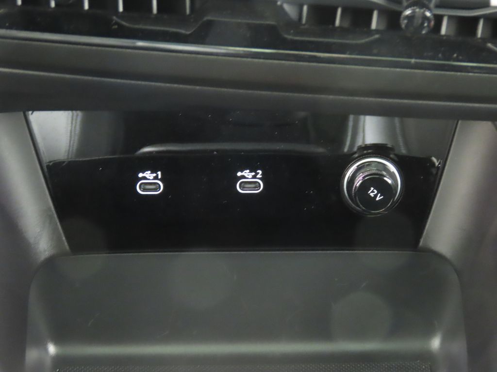 Thumbnail: 2025 Audi Q6 e-tron - 19