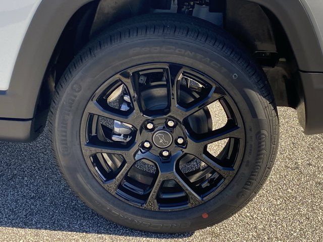 New 2026 White/off-white Jeep Latitude image 21