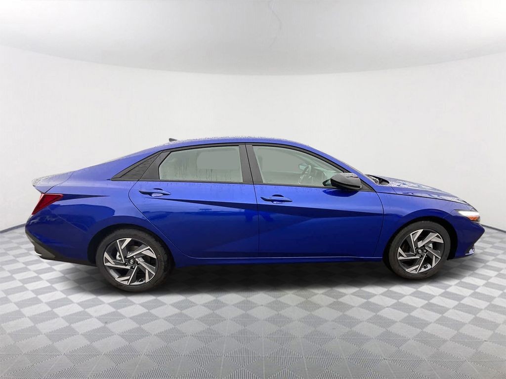 2025 Hyundai Elantra SEL Sport - 3
