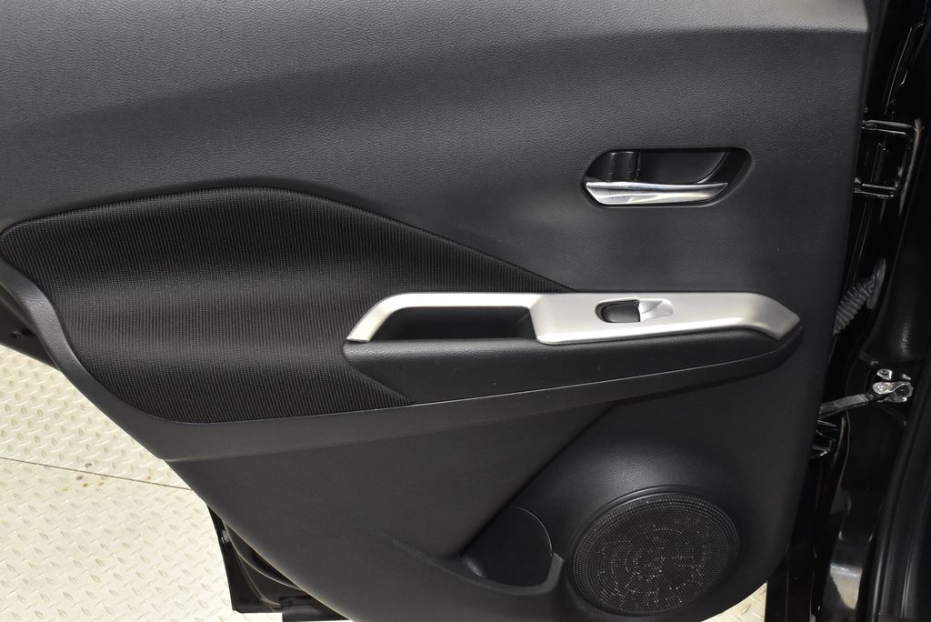 2021 Nissan Kicks SV 28