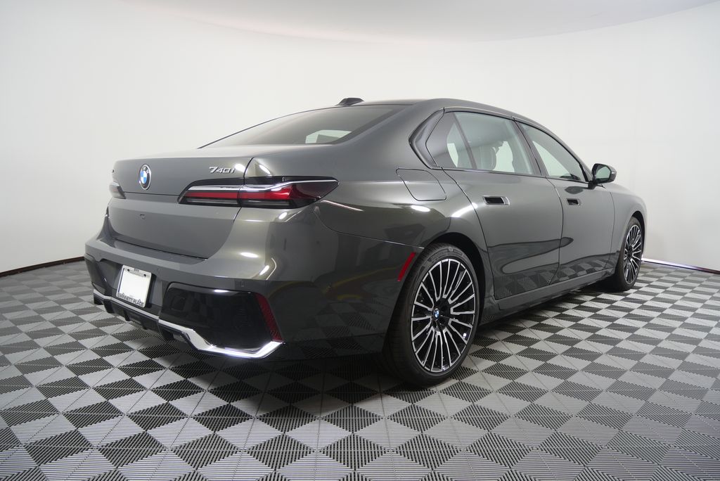 Thumbnail: 2026 BMW 7 Series - 4