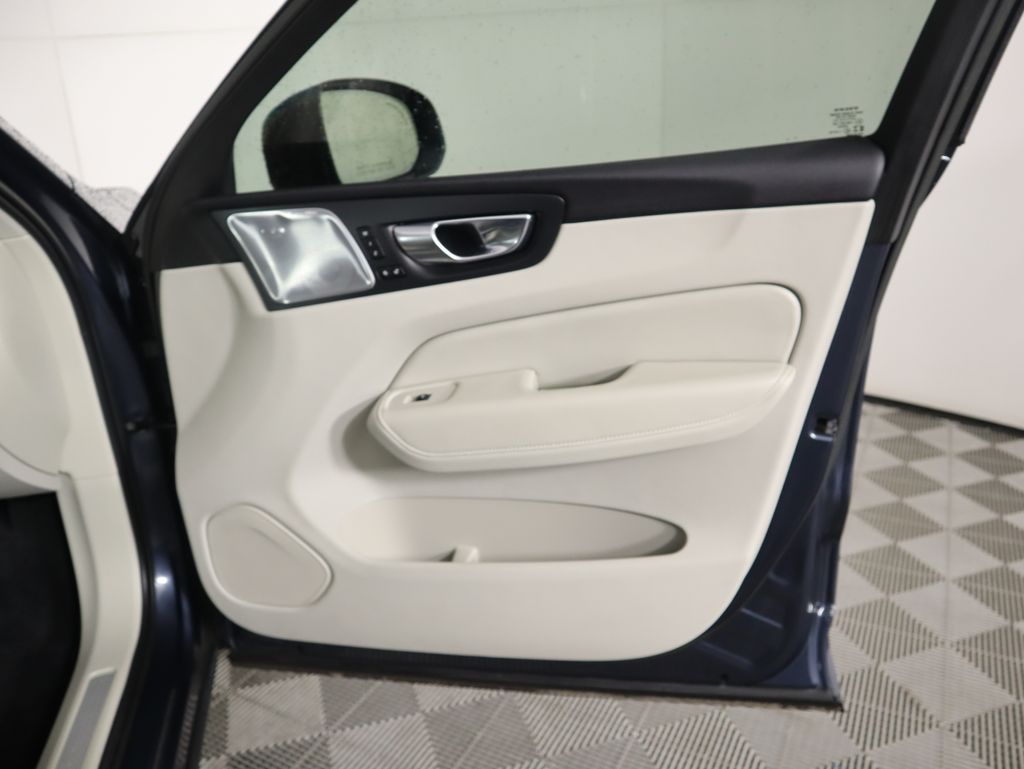 Thumbnail: 2023 Volvo XC60 - 24