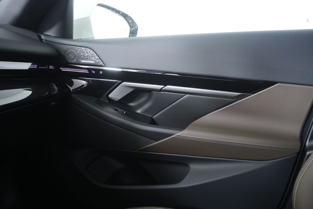 Thumbnail: 2025 BMW 5 Series - 29