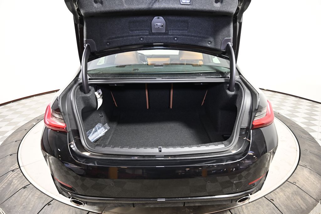 Thumbnail: 2025 BMW 3 Series - 10