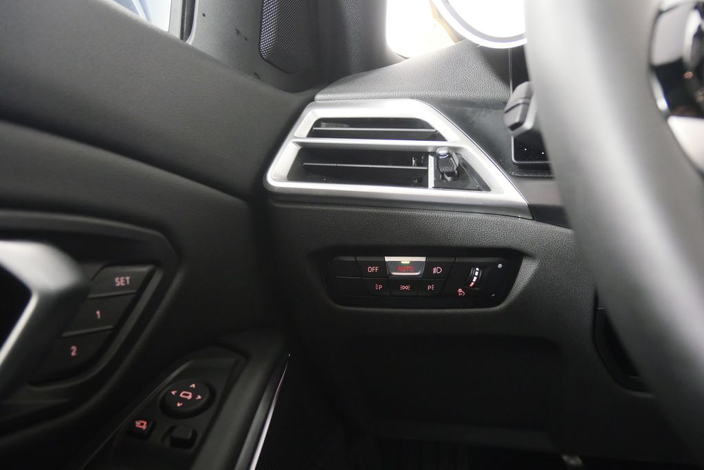 Thumbnail: 2025 BMW 3 Series - 21