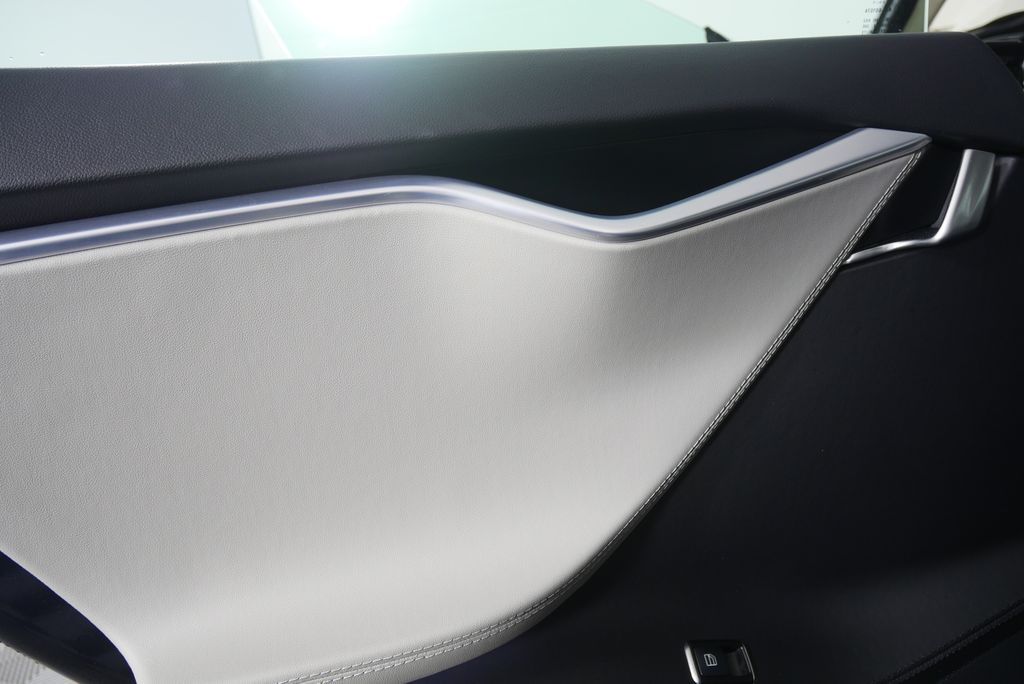 Thumbnail: 2013 Tesla Model S - 13