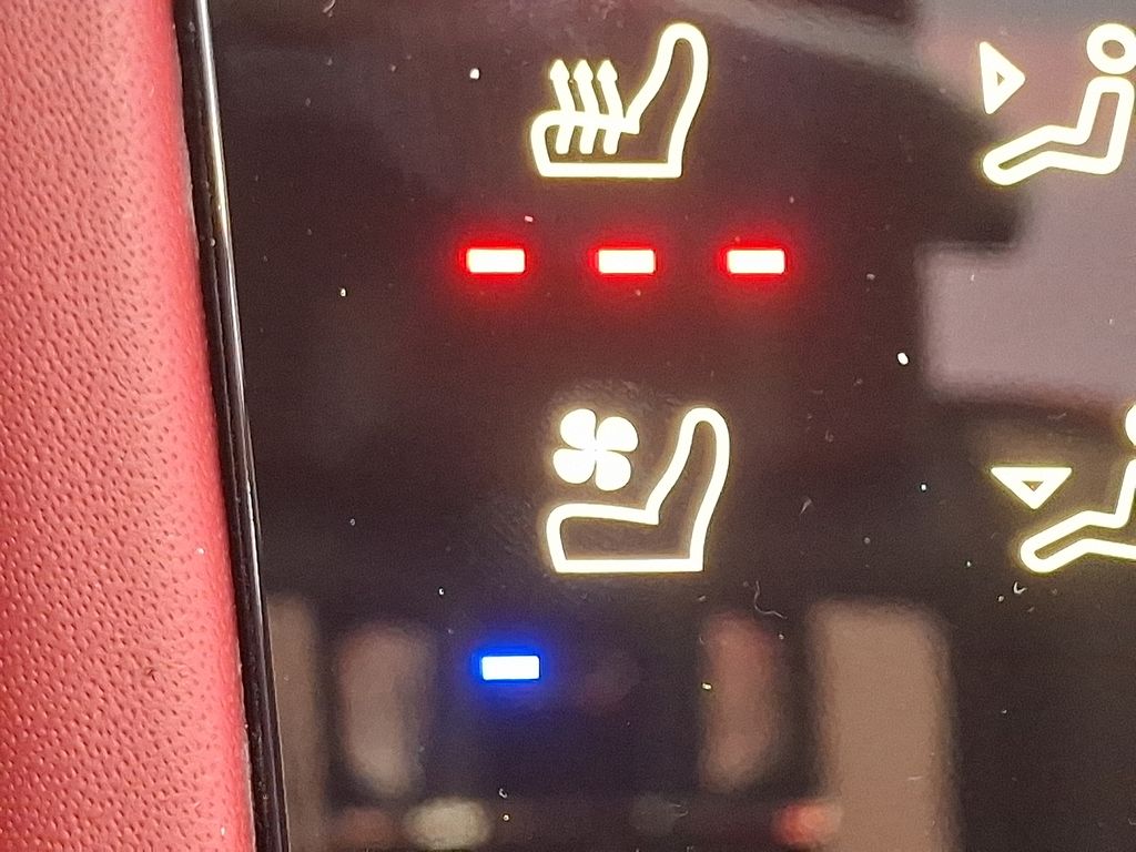 Thumbnail: 2026 Porsche Macan - 27