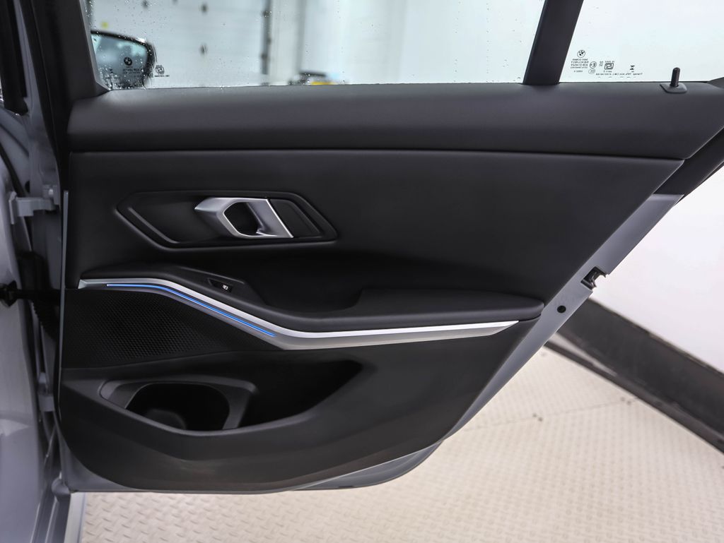 Thumbnail: 2025 BMW 3 Series - 24