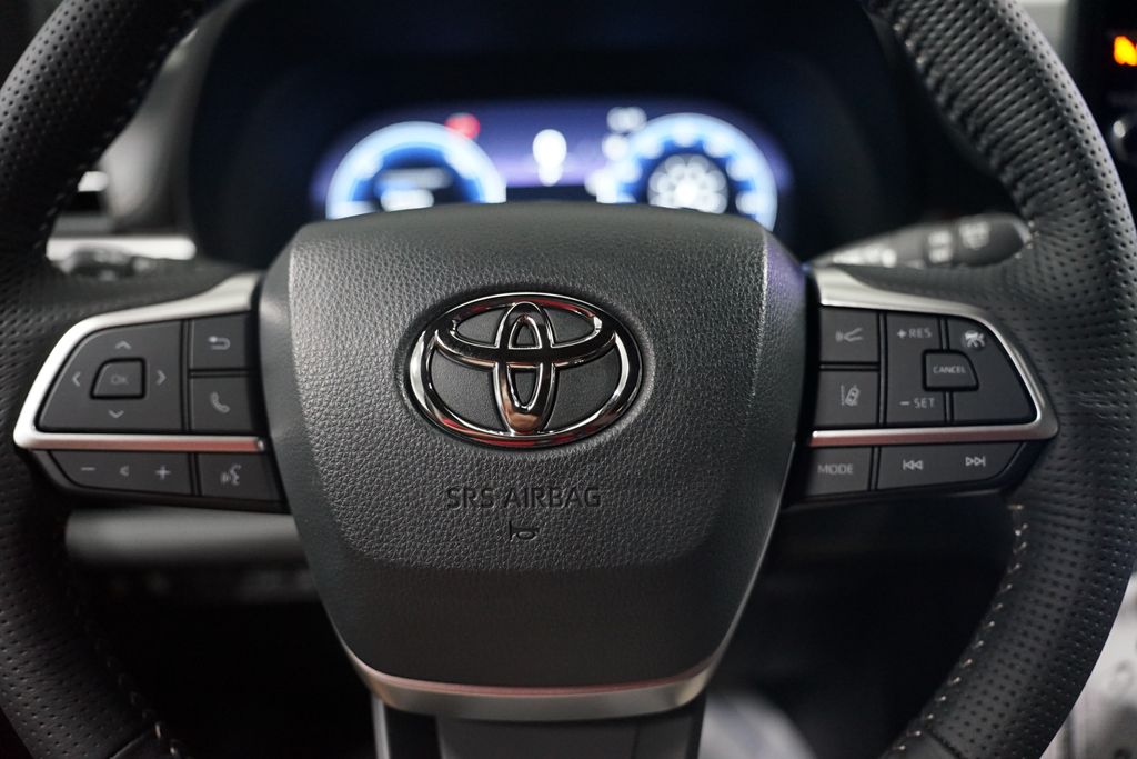 Thumbnail: 2025 Toyota Sienna - 20