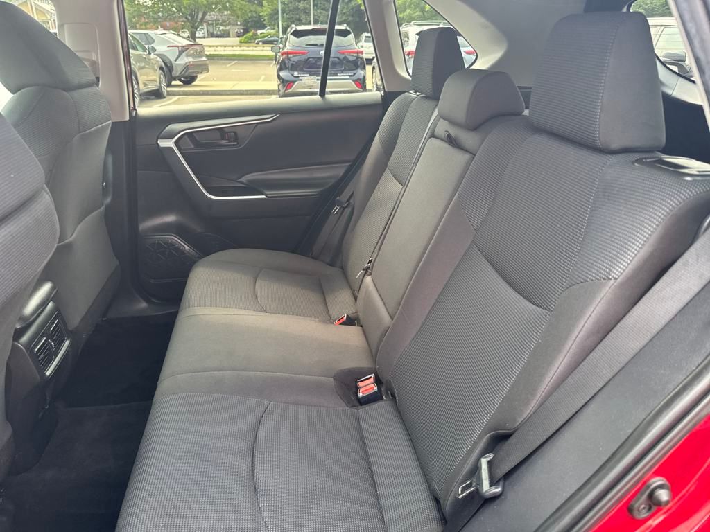 2022 Toyota RAV4 LE photo 30