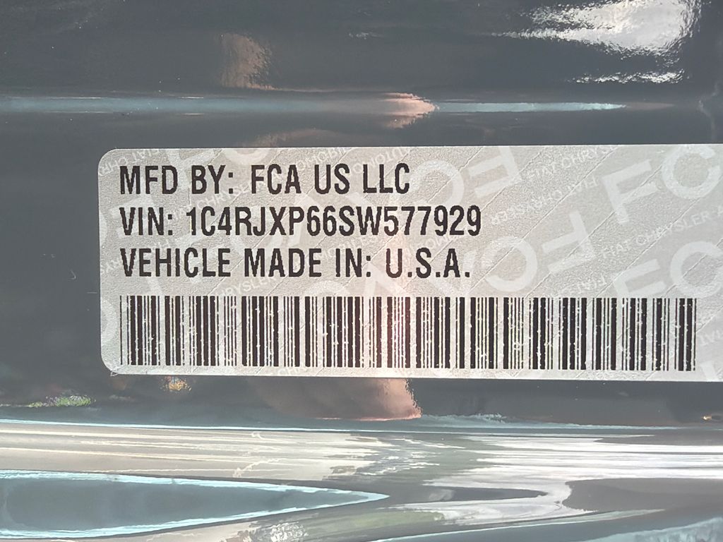 Used 2025 Gray Jeep Sahara 4xe image 33